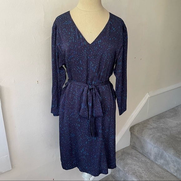 Theory Blue V-Neck Kinley Galba Printed Silk Shift Dress EUC Size 4 C0902609 - Picture 4 of 11